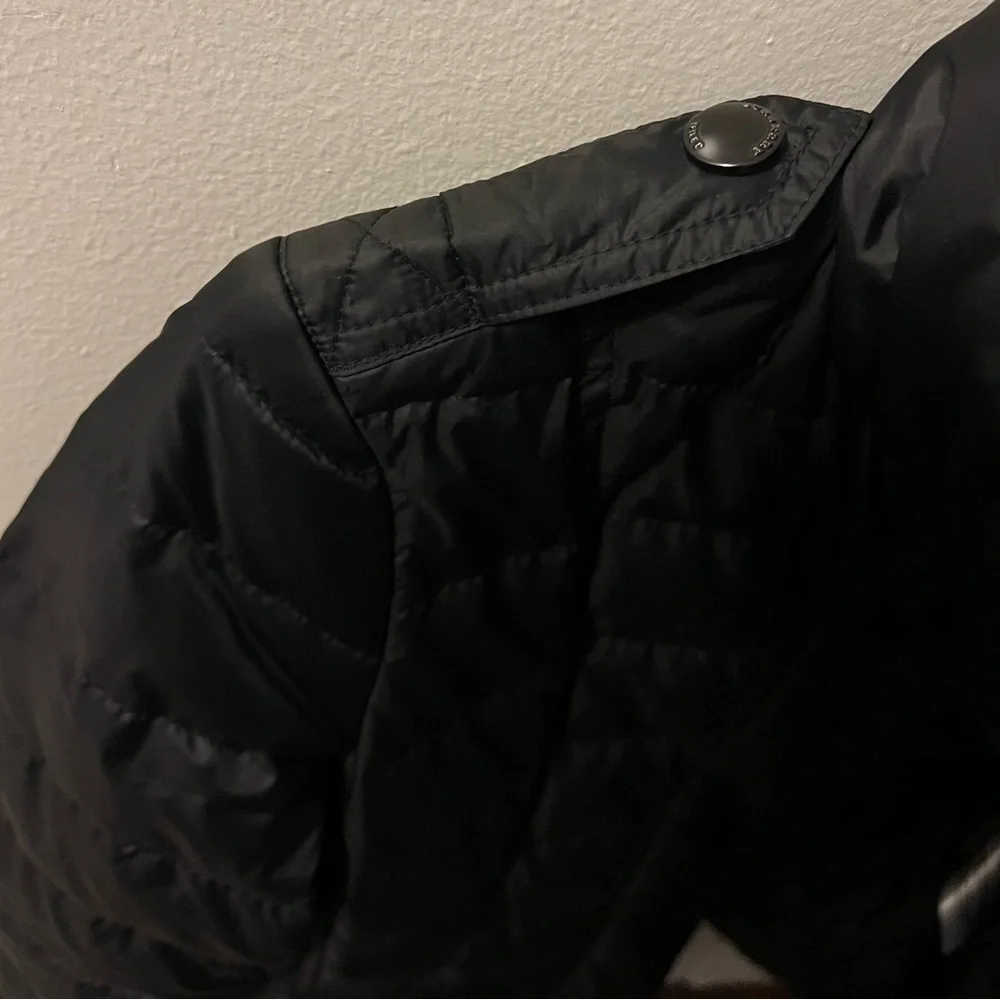 Burberry Black Puffer Jacket with Modern Quilting (SP) - Picture 11 of 14
